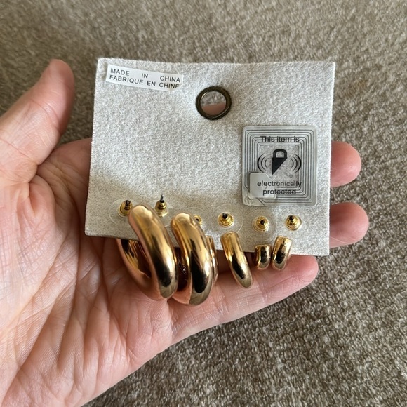 Urban Outfitters Gold Chubby Hoop 3 Set Multi Size Earrings - Picture 3 of 3